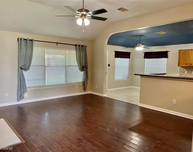 3627 Stratford Town Ln - Photo Thumbnail 5