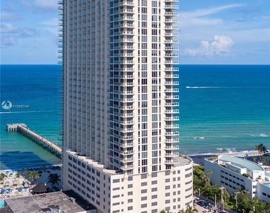 16699 Collins Ave - Photo Thumbnail 4