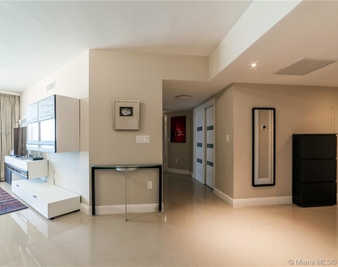 16699 Collins Ave - Photo Thumbnail 2