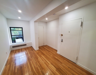 1220 Lexington Avenue - Photo Thumbnail 2