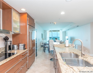 3801 Collins Ave - Photo Thumbnail 4