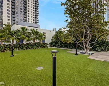 698 Ne 1st Ave, Miami - Photo Thumbnail 20