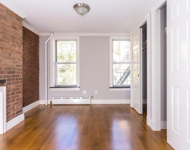 118 East 7th Street - Photo Thumbnail 2