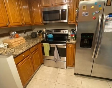 1004 Moore Place Sw - Photo Thumbnail 1