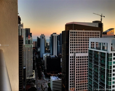 485 Brickell Ave - Photo Thumbnail 7