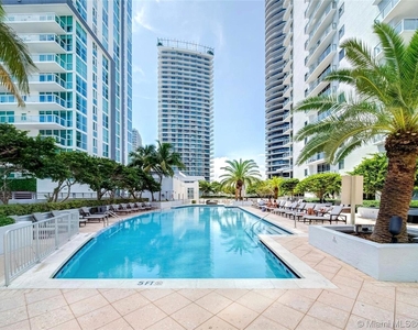 1060 Brickell Ave - Photo Thumbnail 10