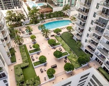 1060 Brickell Ave - Photo Thumbnail 11