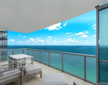 17121 Collins Ave - Photo Thumbnail 0