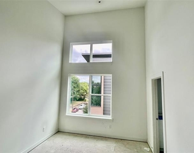 6012 Hudson Street - Photo Thumbnail 2