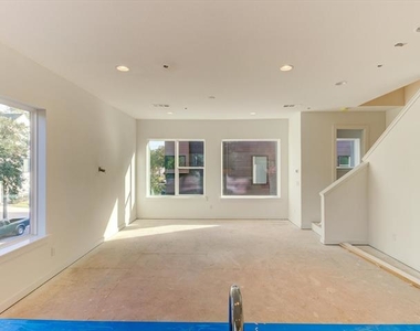 6012 Hudson Street - Photo Thumbnail 6