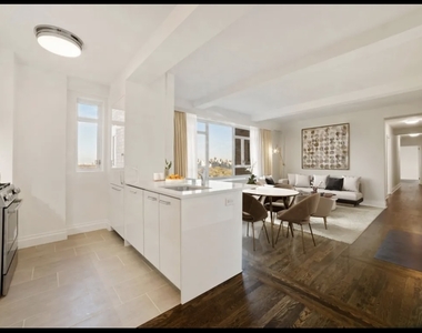 240 Central Park South - Photo Thumbnail 3