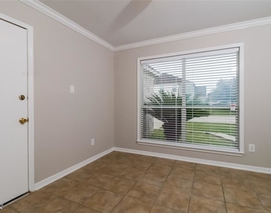 7104 Foxwalk Lane - Photo Thumbnail 2