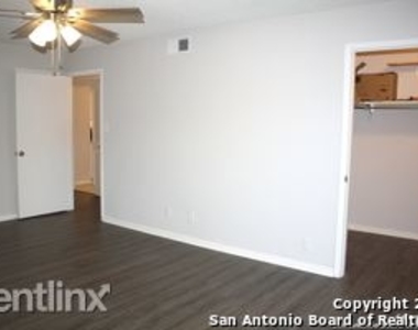 8915 Datapoint Dr - Photo Thumbnail 12