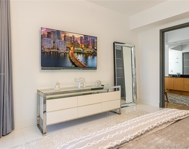 15901 Collins Ave - Photo Thumbnail 10