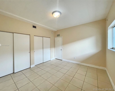 1185 Marseille Dr - Photo Thumbnail 7