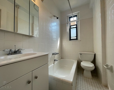 25-21 31st Ave. - Photo Thumbnail 4