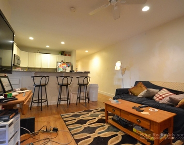 318 Saint Paul St Apt 6 - Photo Thumbnail 3