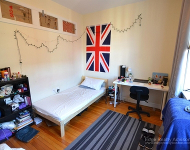 318 Saint Paul St Apt 6 - Photo Thumbnail 5