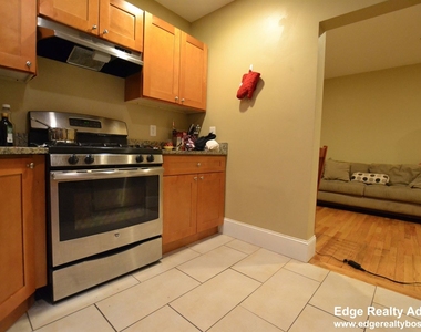 328 Saint Paul St Apt 3 - Photo Thumbnail 5