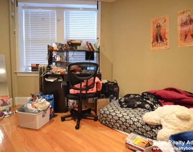 328 Saint Paul St Apt 3 - Photo Thumbnail 3