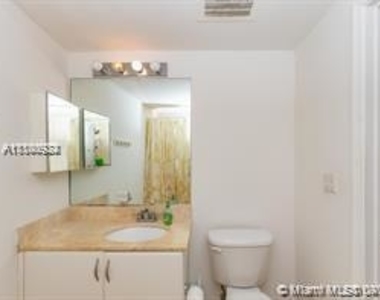 1750 N Bayshore Dr - Photo Thumbnail 13