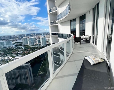 15811 Collins Ave - Photo Thumbnail 15