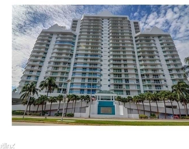 5900 Collins Ave - Photo Thumbnail 8