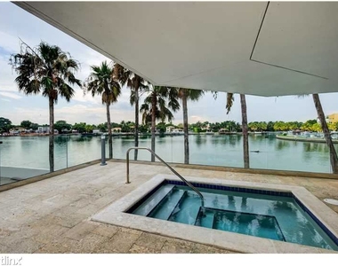 5900 Collins Ave - Photo Thumbnail 9