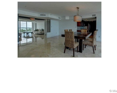 5900 Collins Ave - Photo Thumbnail 16