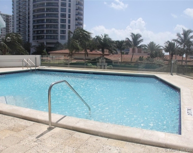 5900 Collins Ave - Photo Thumbnail 12