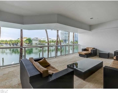 5900 Collins Ave - Photo Thumbnail 7