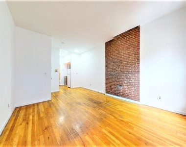 212 East 85th Street - Photo Thumbnail 2