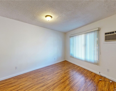 15540 Moorpark Street - Photo Thumbnail 11