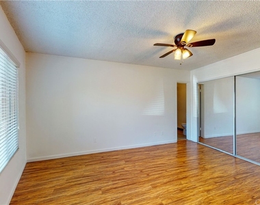 15540 Moorpark Street - Photo Thumbnail 11