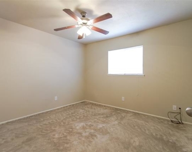 3121 Grapevine Lane - Photo Thumbnail 13