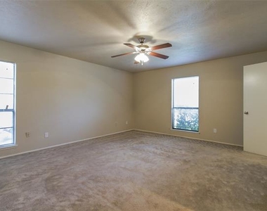 3121 Grapevine Lane - Photo Thumbnail 16