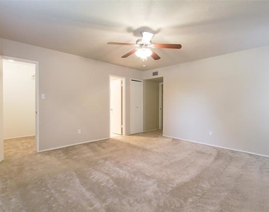 3121 Grapevine Lane - Photo Thumbnail 17