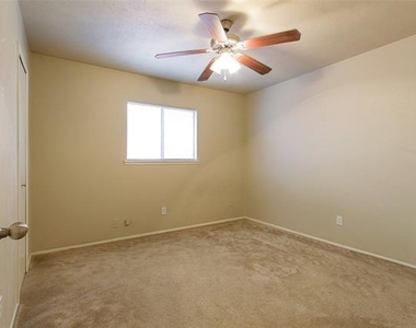 3121 Grapevine Lane - Photo Thumbnail 15