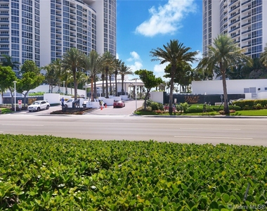 18101 Collins Ave - Photo Thumbnail 21