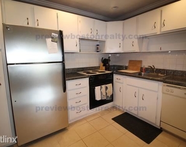 107 Spring St Apt 3-2 - Photo Thumbnail 3