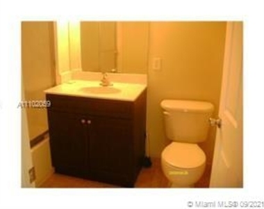 4785 Sw 62nd Ave - Photo Thumbnail 4