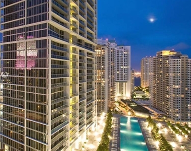 475 Brickell Ave - Photo Thumbnail 1