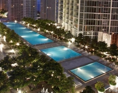 475 Brickell Ave - Photo Thumbnail 2