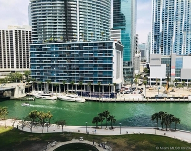 475 Brickell Ave - Photo Thumbnail 11