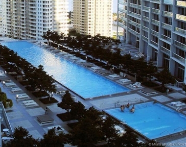 475 Brickell Ave - Photo Thumbnail 3