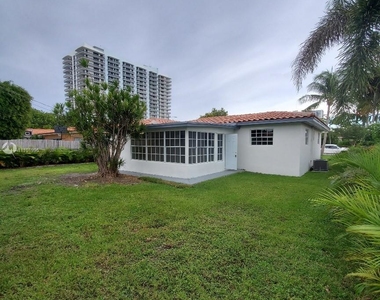 7548 Hispanola Ave - Photo Thumbnail 10