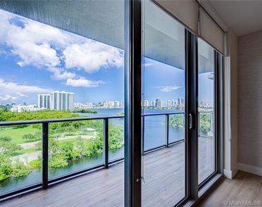 16385 Biscayne Blvd - Photo Thumbnail 8