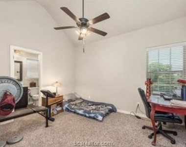 309 Live Oak Street - Photo Thumbnail 11