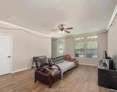 309 Live Oak Street - Photo Thumbnail 1