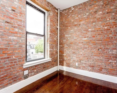 119 Christopher St - Photo Thumbnail 3